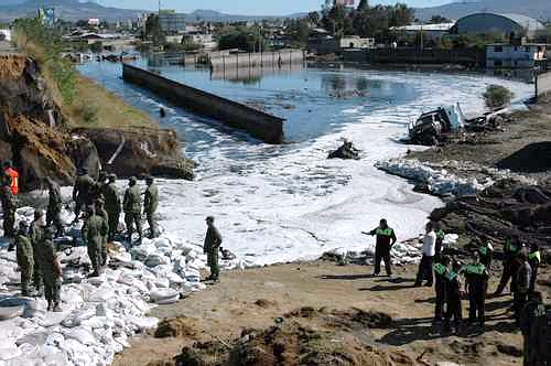Canal de la Compa��a, Nezahualc�yotl, Estado de M�xico (foto: La Jornada)