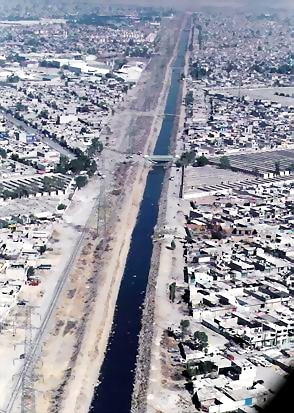 Canal de la Compa��a, Nezahualc�yotl, Estado de M�xico (foto: La Jornada)